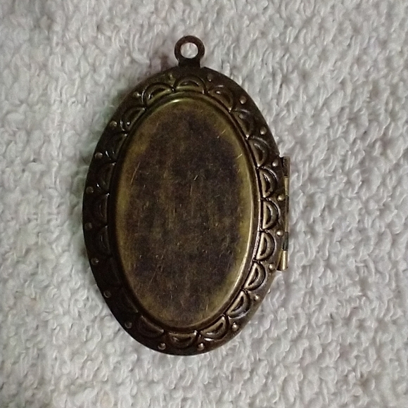 Bronze tone leap fearlessly bird locket pendant - Picture 4 of 5